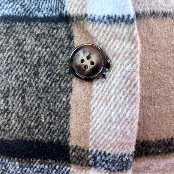 Plaid Jacket / shacket - Picture 13 of 16